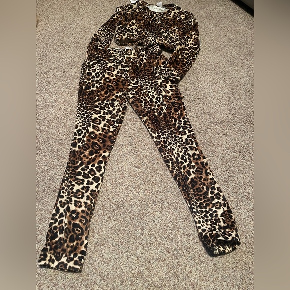 Pants - Womens no boundaries Leopard Print Outfit size medium 7-9